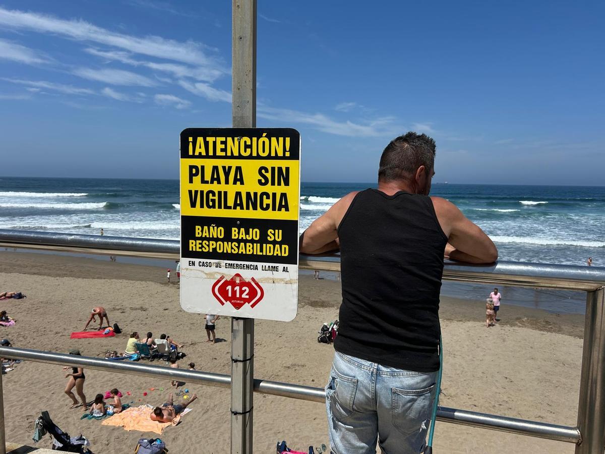 EN IMÁGENES: Labores de búsqueda por tierra, mar y aire de Iyán García, avilesino de 19 años desaparecido tras ser arrastrado por la corriente en Salinas.