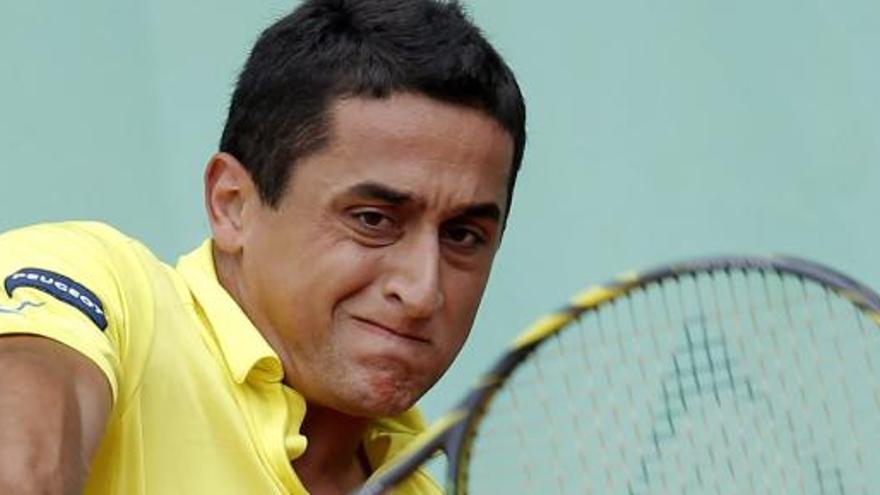 Nicolás Almagro devuelve la pelota al chipriota Marcos Baghdatis.