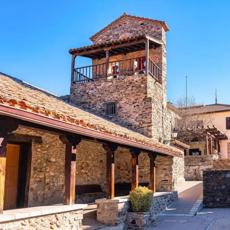 El pueblo perfecto para unir senderismo y patrimonio medieval a 100km del centro de Madrid