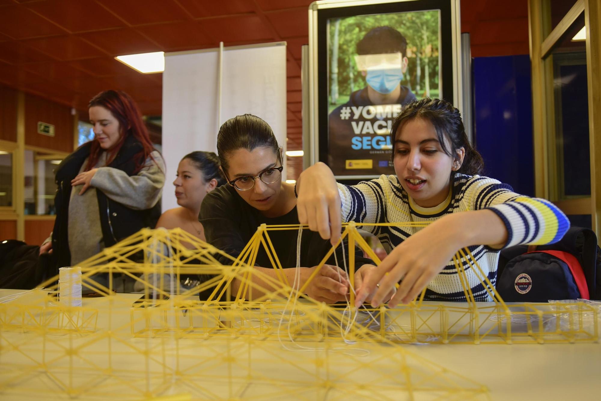 La Escuela de Arquitectura Técnica de A Coruña celebra 50 años con un concurso de vigas de espaguetis