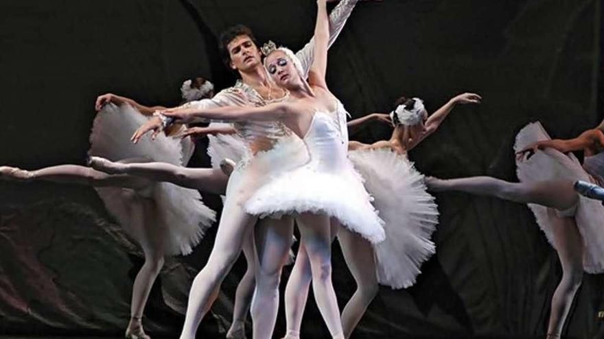 Bailarines del Russian Classical Ballet en uno de sus espectáculos de danza. // Afundación