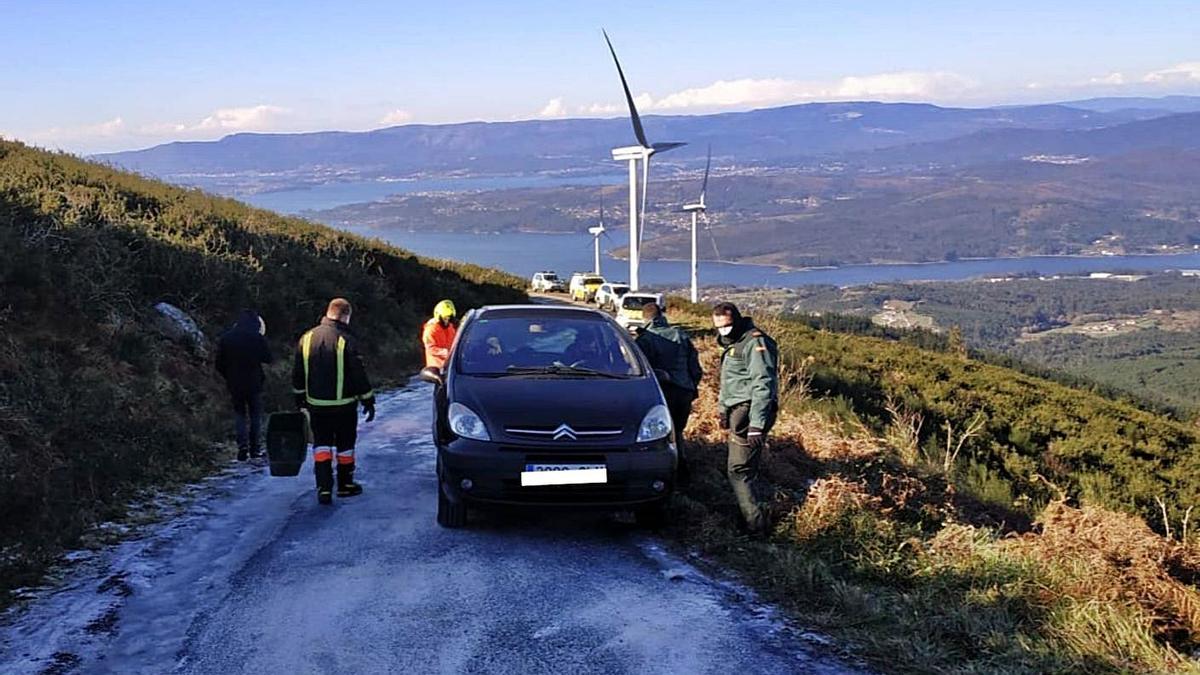 El Servizo de Emerxencias tardó en rescatar a la familia por las placas de hielo.   | // CEDIDA