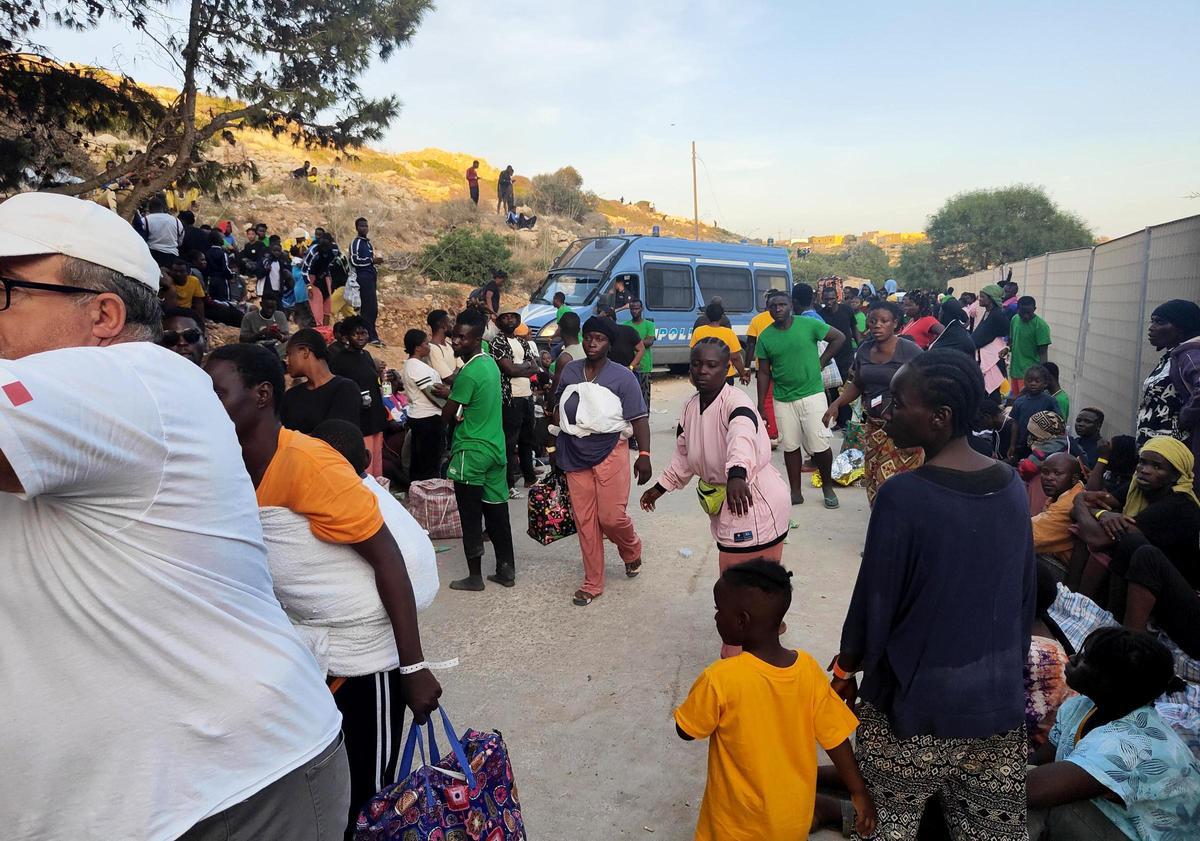 Lampedusa, colapsada tras la llegada de 6.000 inmigrantes en 24 horas.