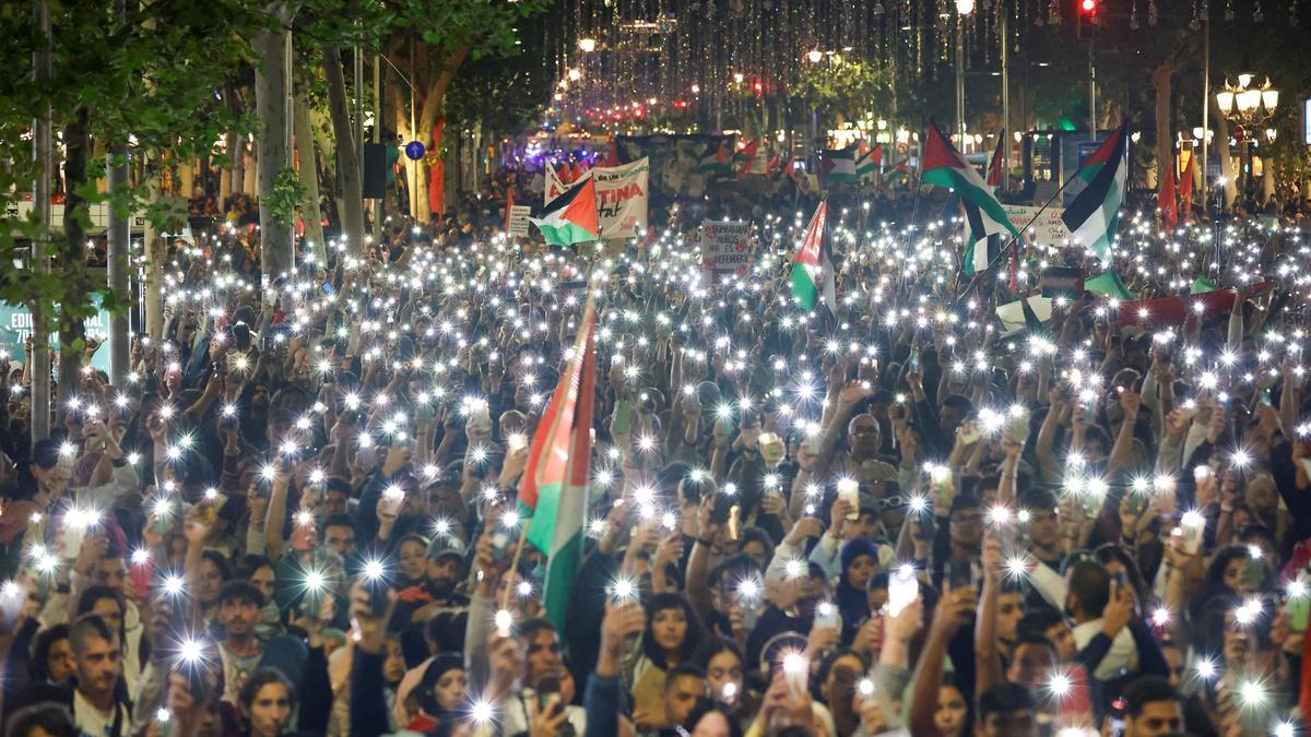 Miles de personas se manifiestan en Barcelona bajo el lema 'Paremos el genocidio en Palestina'