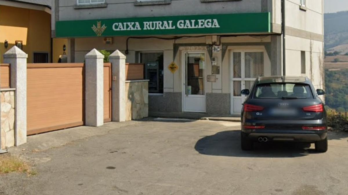 La sucursal de Caixa Rural Galega en Cervantes (Lugo)