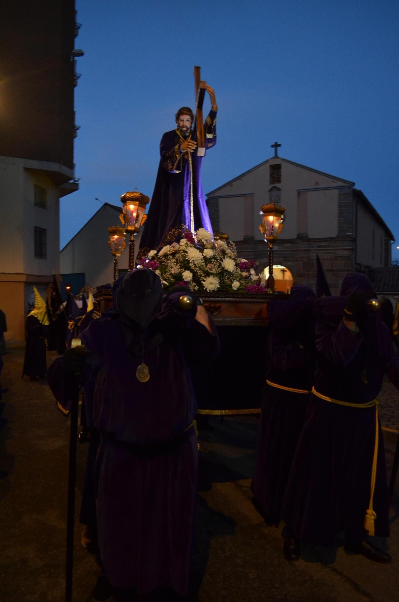 GALERÍA | Solemne Procesión de las Tinieblas, en Benavente