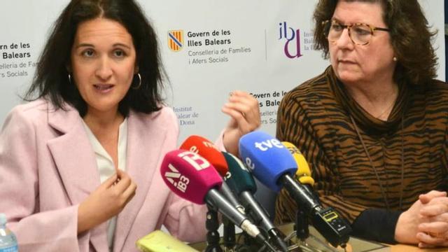 La consellera Cirer y la directora de IB-Dona presentaron esta nueva línea de ayuda telefónica