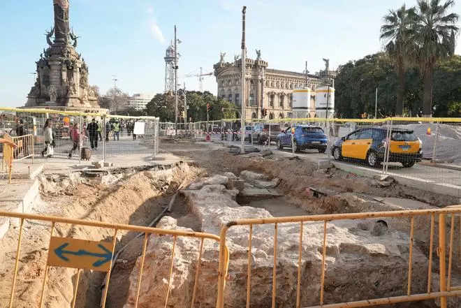 Descubren 20 metros de muralla medieval en Barcelona
