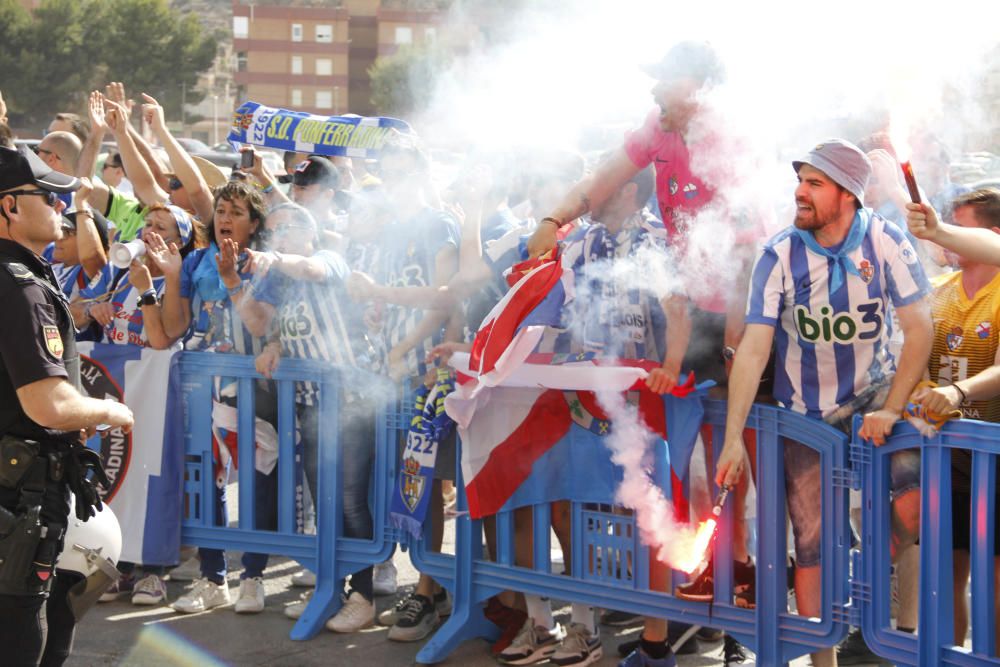 Multitudinaria llegada del FC Cartagena