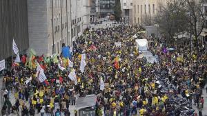 Les imatges de la protesta dels docents davant de la Generalitat a Girona