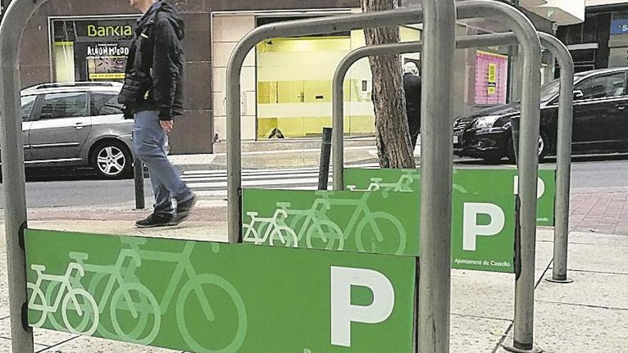 Más de 200 aparcabicis fomentan el uso de la bicicleta en Castelló