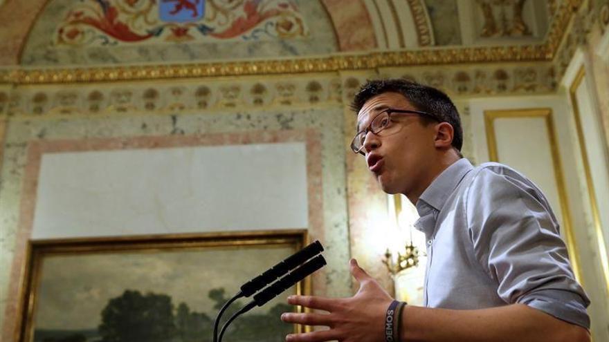 Errejón avisa a Sánchez de que no puede contentar al PP y a Podemos a la vez