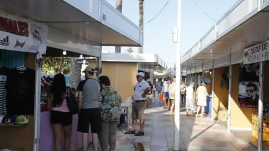 Los vecinos de Santa Pola se movilizan para cambiar de ubicación el mercadillo