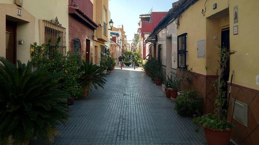 Entre la calle Héroe de Sostoa y la calle La Hoz las vías peatonales del barrio original de Huelin nos ofrecen agradables sorpresas como la calle Villarroel.