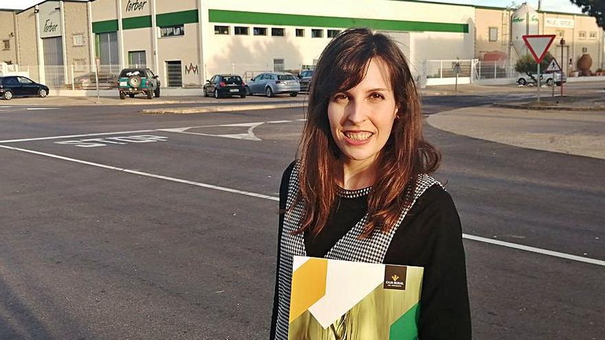 Ana Belén Franco en el Polígono Valdeferrín de Ejea de los Caballeros. | CAJA RURAL DE ARAGÓN