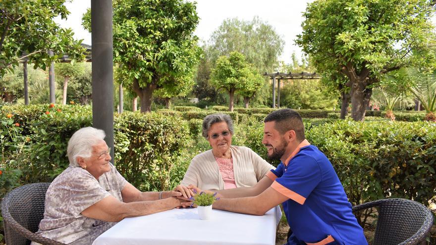 Descubre los mejores destinos senior de Ballesol Alicante para este verano: Estancias vacacionales de 5 estrellas