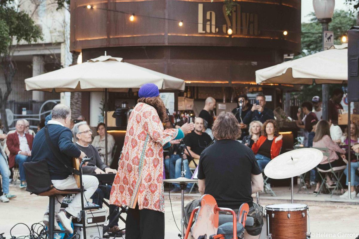 Carla Vallet lleva el JazzDay al quiosco La Silva con un concierto cercano en el parque de Canalejas