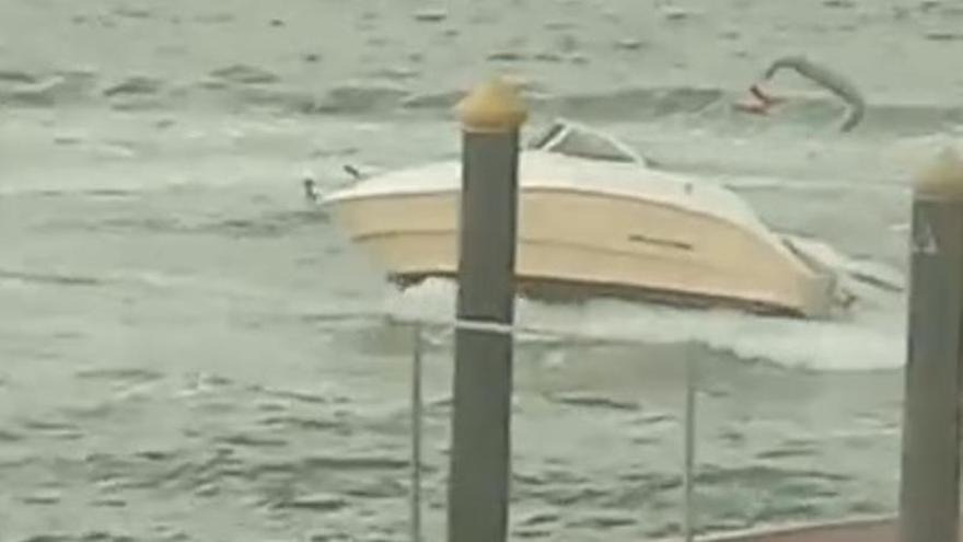 Muere el patrón de una embarcación de recreo en Chapela al caer al mar, mientras su lancha seguía navegando sin rumbo