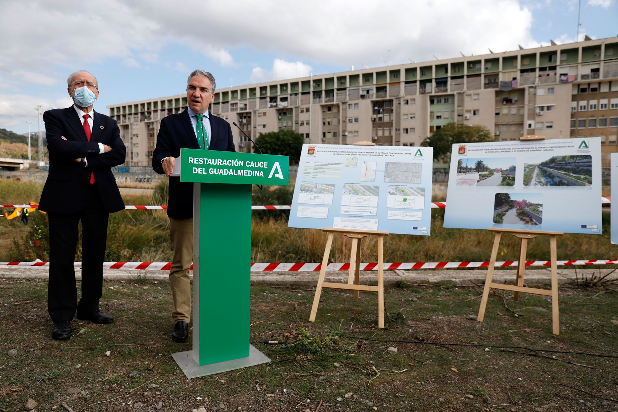 Inicio de la obra para crear un parque fluvial en el cauce del río Guadalmedina