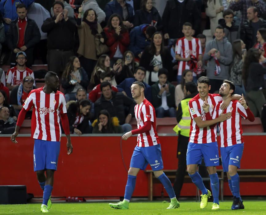 FARO recopila las imágenes del duelo entre gijoneses y vigueses en El Molinón, que terminó con empate (1-1).