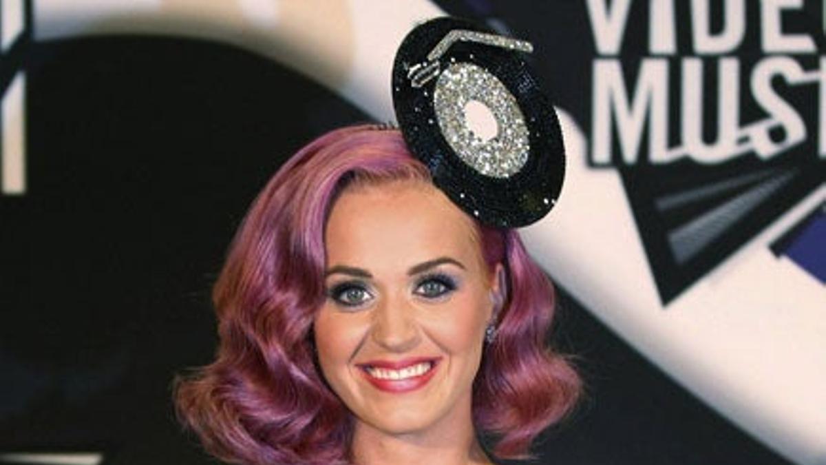 Katy Perry posa con sus estatuillas
