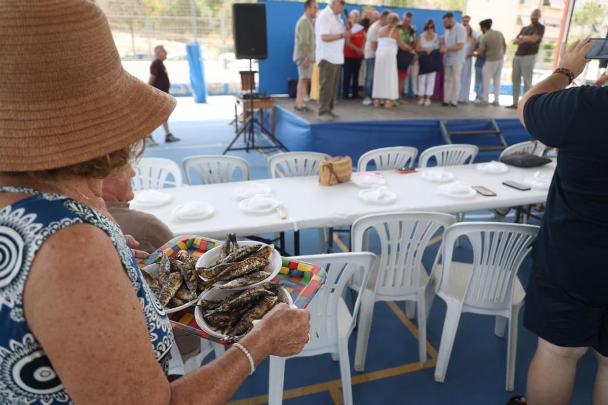 El acto ha concluido con una popular sardinada.
