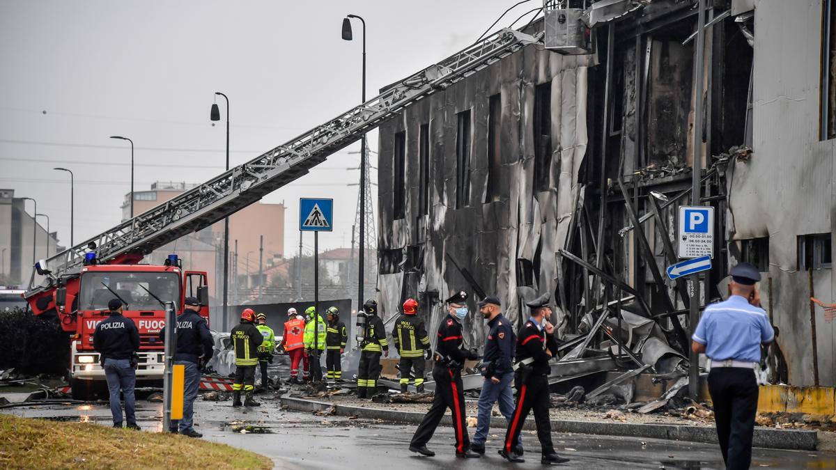 Fallecen ocho personas en un accidente aéreo en las afueras de Milán