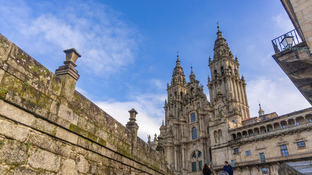 El sol ilumina la Catedral de Santiago de Compostela