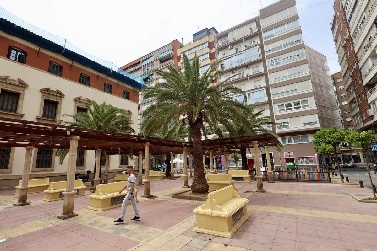 La Plaza Preciosa, ubicada junto al Museo Arqueológico, solo mantendrá el tráfico rodado imprescindible.