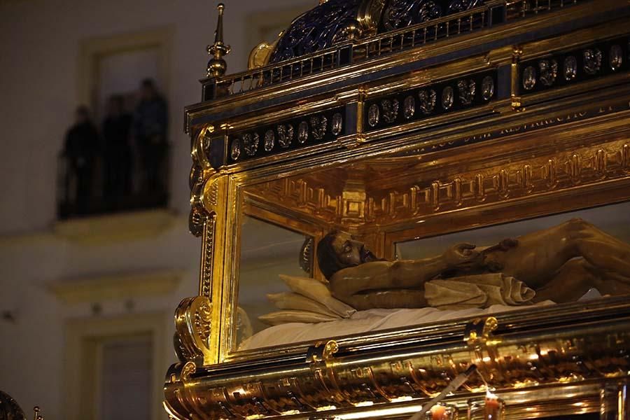 La elegancia fúnebre del Santo Sepulcro