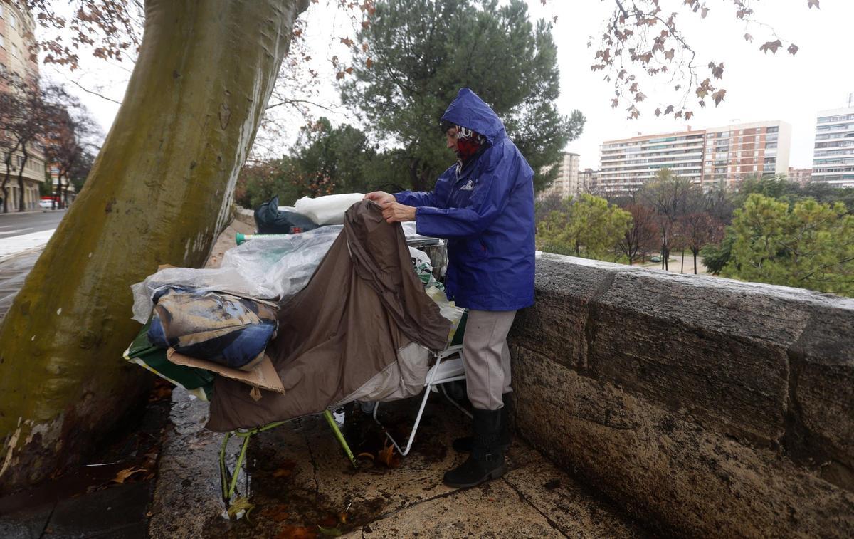 El saco de dormir empapado por las lluvias de la borrasca Francis