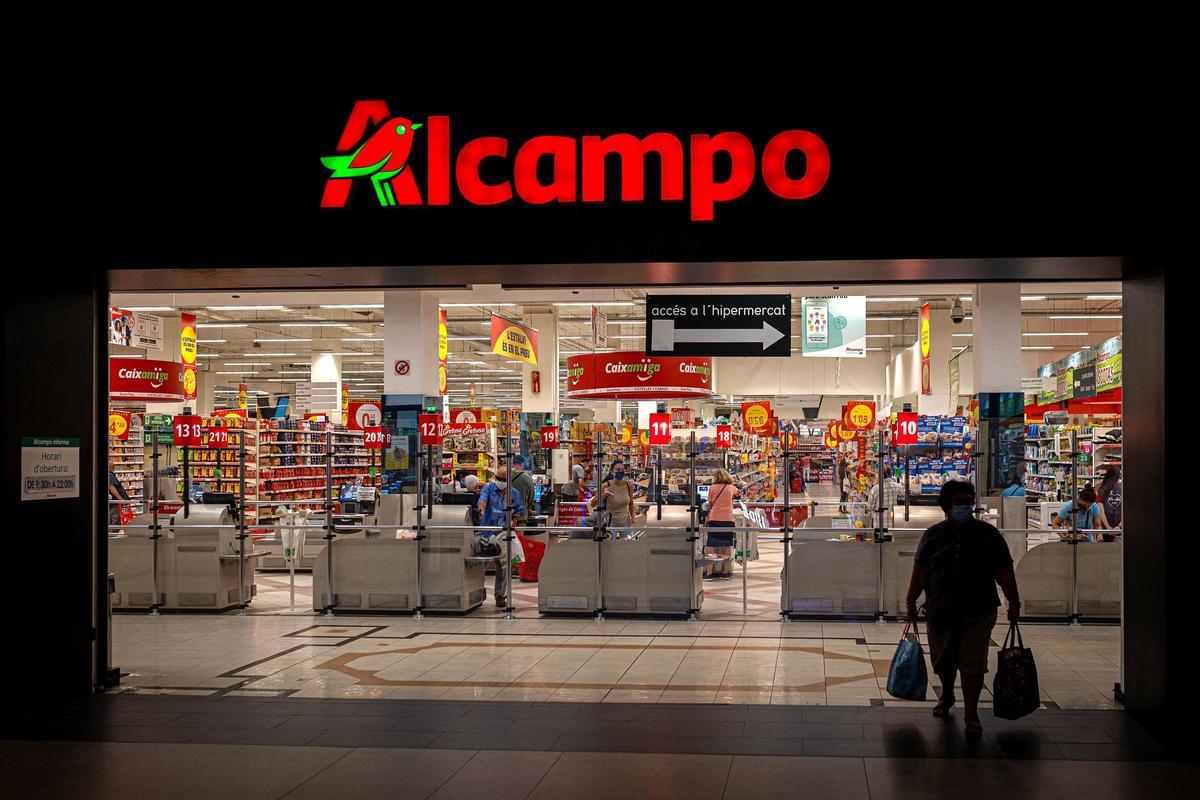 Imagen de archivo de un supermercado Alcampo en un centro comercial