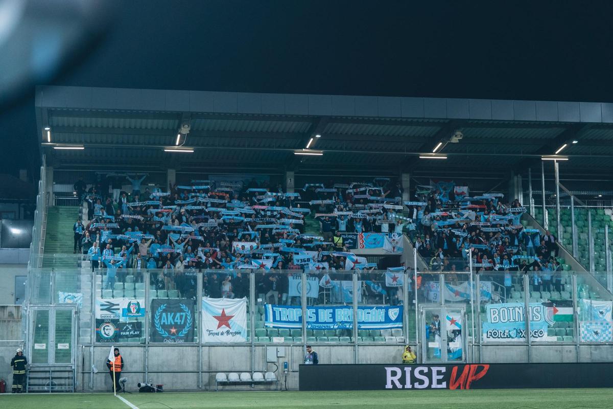 Cientos de aficionados celestes viajaron a Bulgaria para alentar a los suyos.