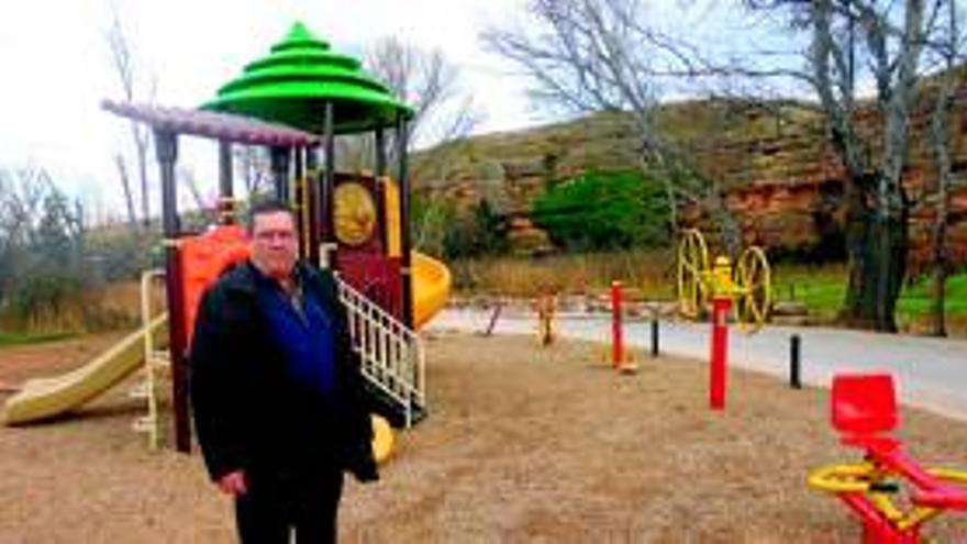 La localidad cuenta con un parque para niños y mayores