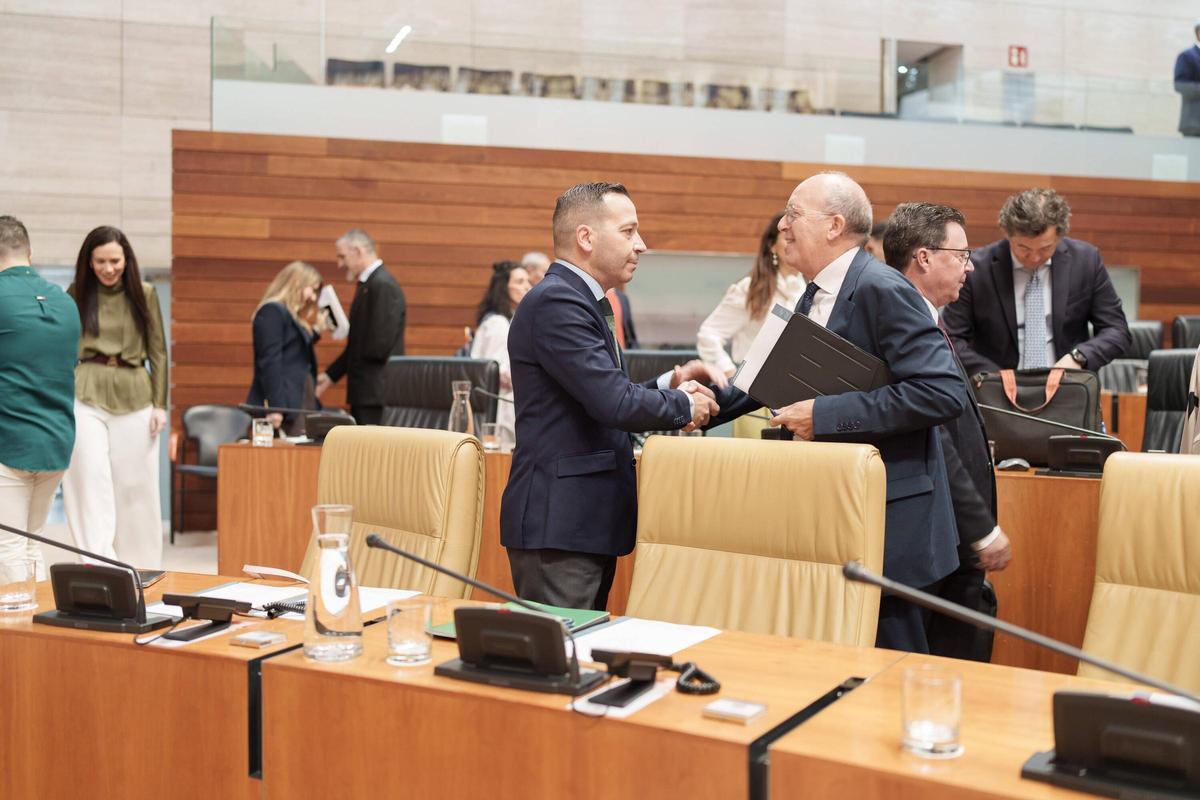 Fotogalería | Primer pleno de la nueva Legislatura en la Asamblea de Extremadura, en imágenes
