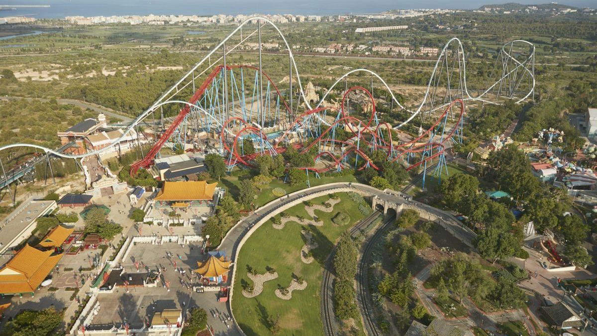 Vista aérea del parque de atracciones PortAventura World