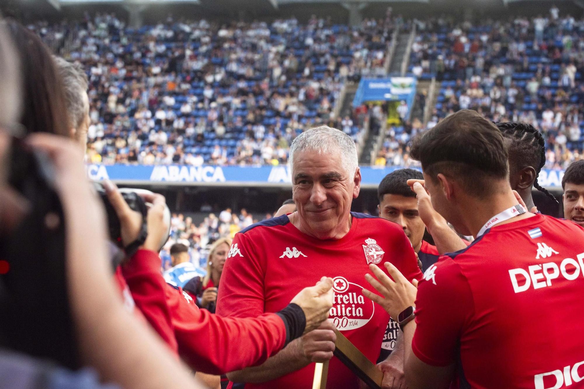 El Dépor cae goleado (0-4) por el Elche para cerrar la temporada 2025-25 en Riazor