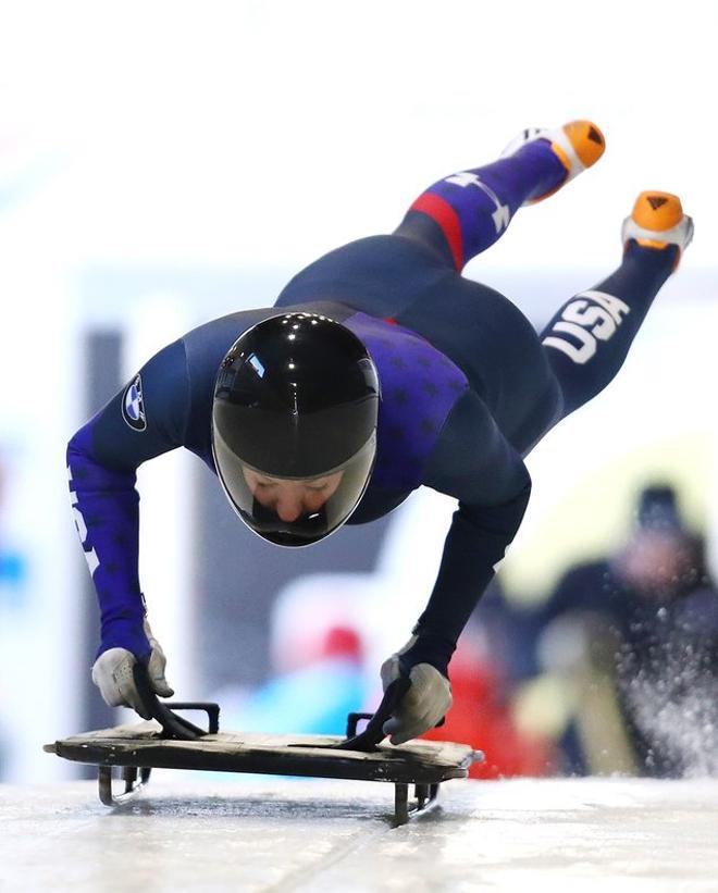 Savannah Graybill de los Estados Unidos comienza su diapositiva durante una sesión de entrenamiento antes de la Copa del Mundo IBSF 2019 Bobsled & Skeleton en el monte. Van Hoevenberg Olympic Bobsled Run en Lake Placid, Nueva York.