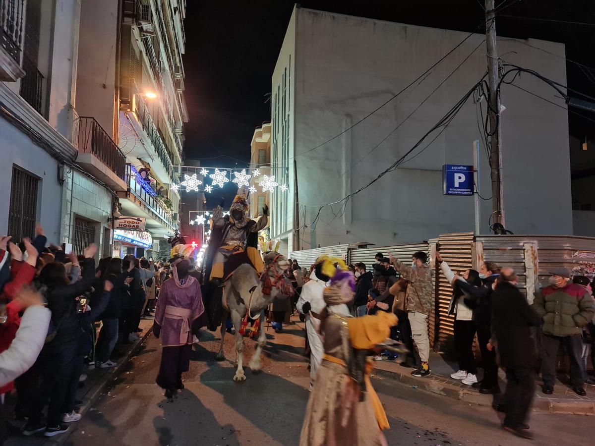 Gran expectación en Elda por recibir a los Reyes Magos tras un año sin Cabalgata.