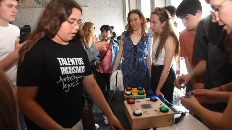 Feria científica infantil en la Domus con videojuegos que ayudan a personas con parálisis cerebral