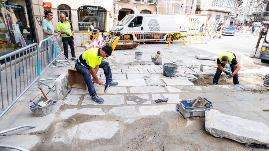 Trabajos en el pavimento de la plaza
