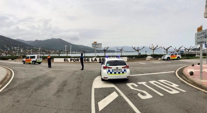 Protecció Civil i vigilants al Port de al Selva.