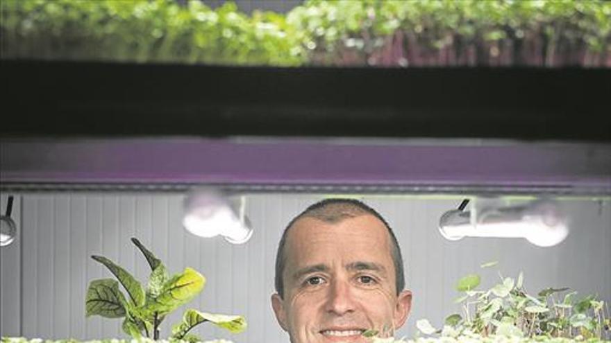 Juan Naudín: «Comer microplantas no es solo disfrute, es salud»