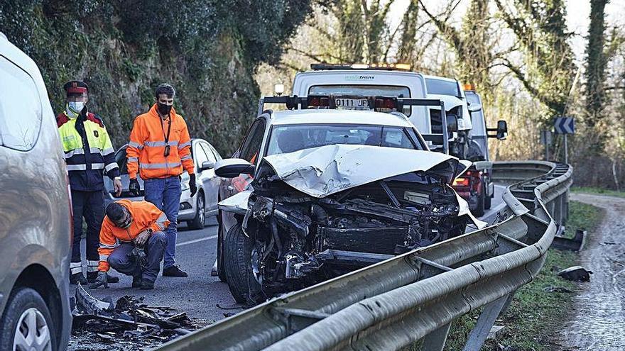 Un accident a Bescanó amb quatre vehicles implicats deixa un ferit