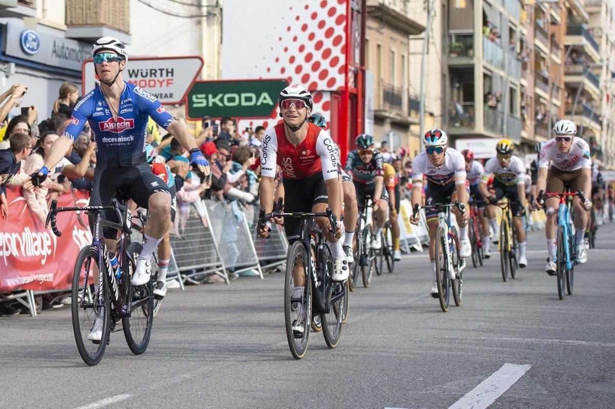 Evenepoel posa la fantasia i Roglic el seny en la Volta