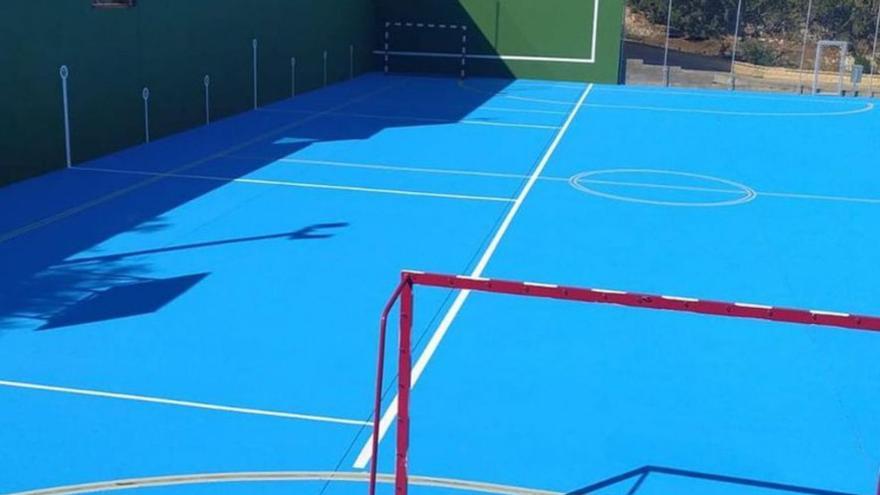 El frontón ya luce una renovada imagen. | AYUNTAMIENTO DE ALCALÁ DE GURREA