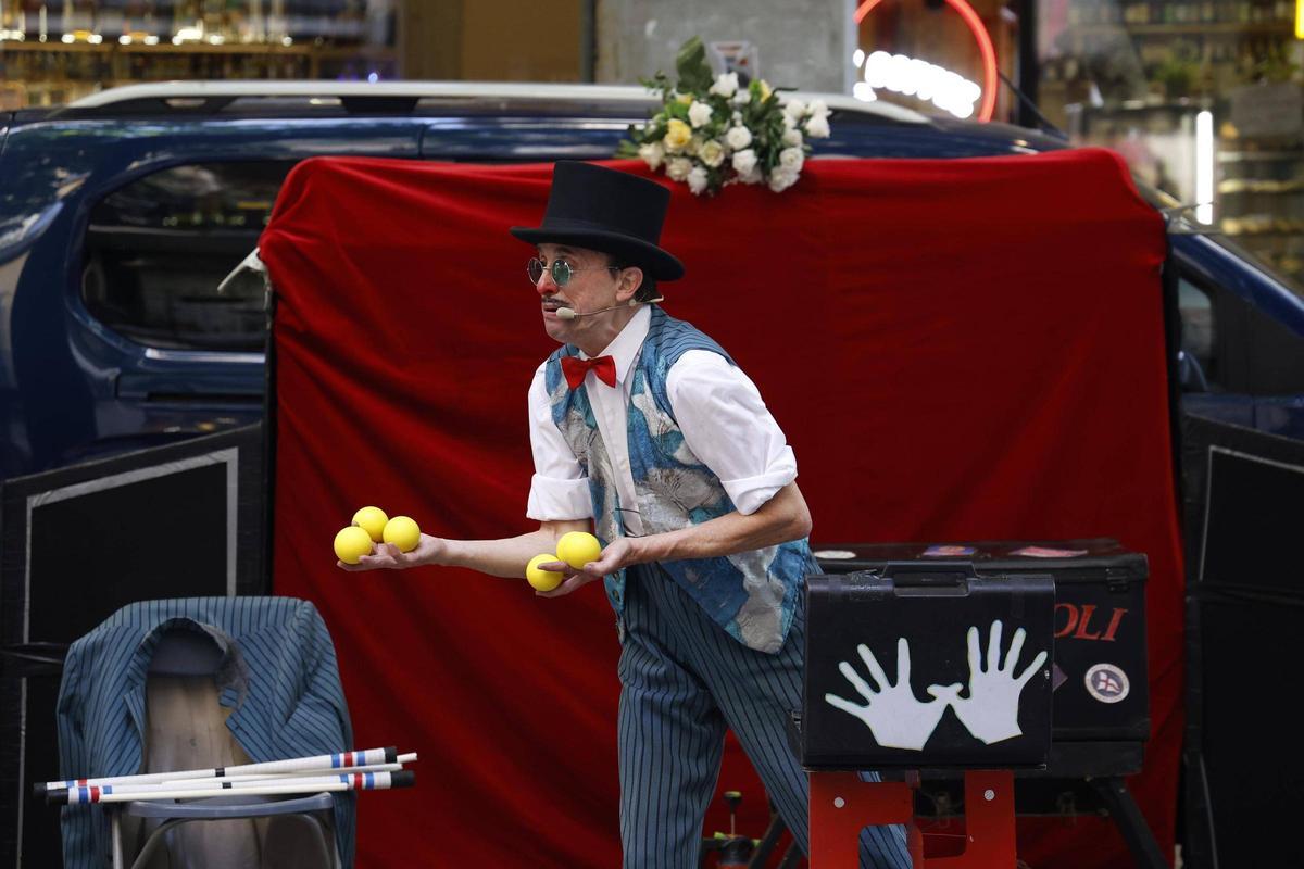 Fotos de les Festes de Primavera, amb espectacles de circ i la trobada de sacaires