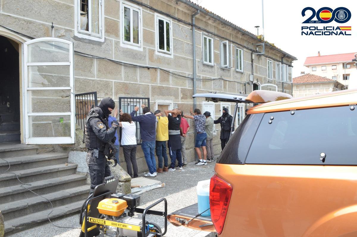 Una detención en una redada antidrogas en Galicia.