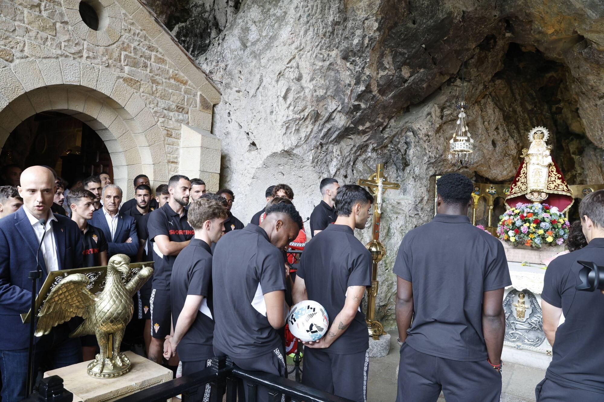 EN IMÁGENES: Visita del Sporting a La Santina en Covadonga