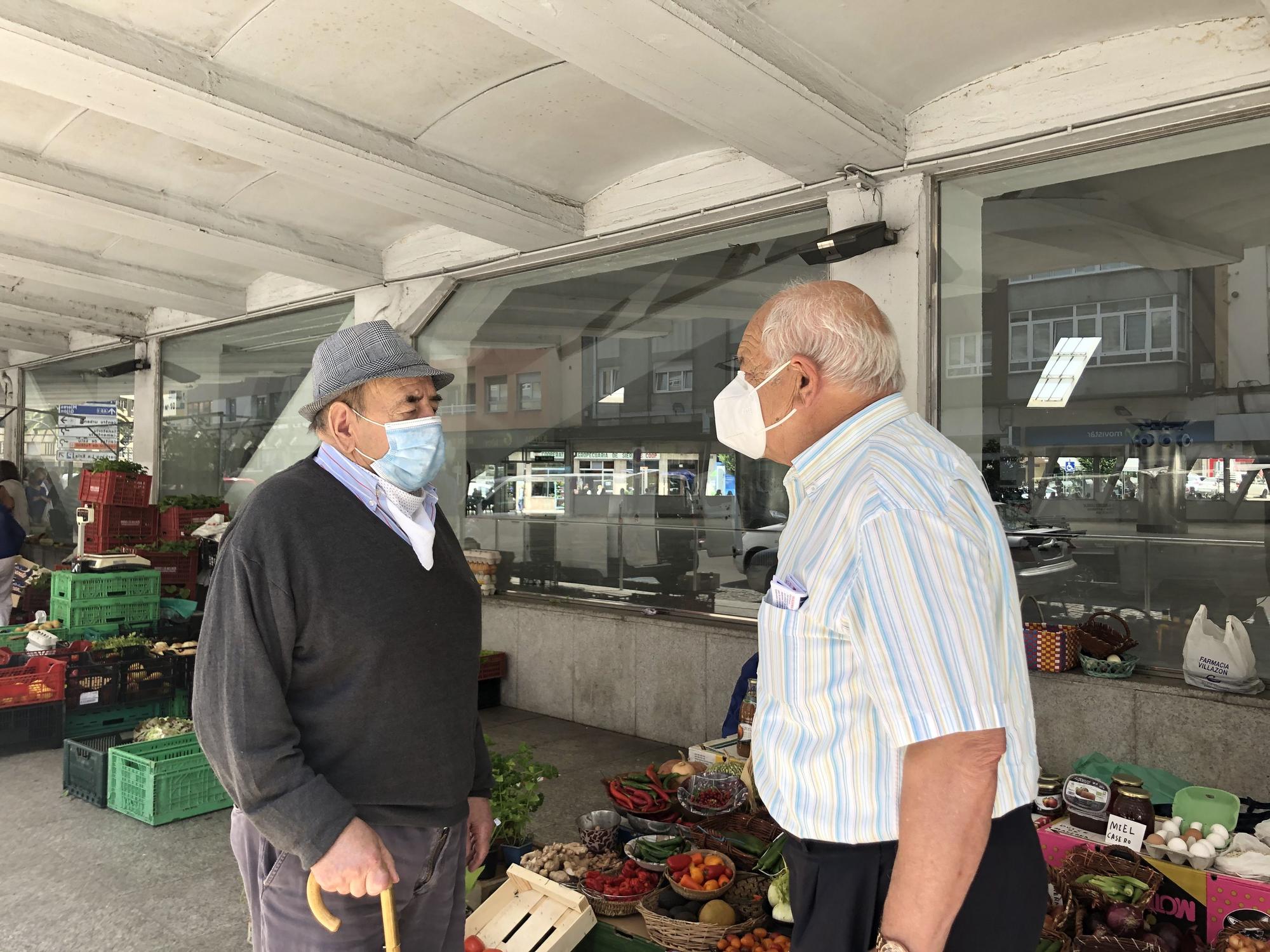 Ambiente y protagonistas de la Plaza de los martes en la Pola